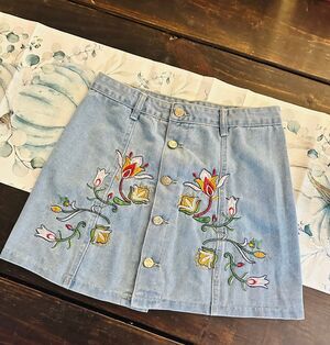 DTYNZ Floral Embroidery Denim Skirt Juniors Size Large